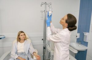 Caso de “sueros vitaminados” en Sonora enciende alertas sanitarias pese a clínica autorizada Caso de “sueros vitaminados” en Sonora enciende alertas sanitarias pese a clínica autorizada