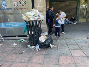 Hasta 18 toneladas de basura deja afluencia en el Señor del Hospital en Salamanca Hasta 18 toneladas de basura deja afluencia en el Señor del Hospital en Salamanca