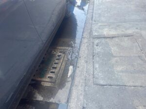 Denuncian fuga de agua en Salamanca sin atención tras más de 5 horas Denuncian fuga de agua en Salamanca sin atención tras más de 5 horas