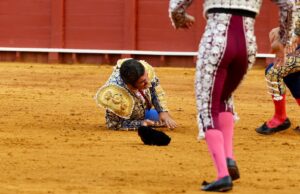 Morante de la Puebla, grave tras sufrir brutal cornada en Sevilla Morante de la Puebla, grave tras sufrir brutal cornada en Sevilla