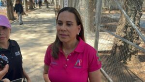 Lorena Alfaro rechaza tintes políticos en clínicas y defiende estrategia social en colonias del sur Lorena Alfaro rechaza tintes políticos en clínicas y defiende estrategia social en colonias del sur