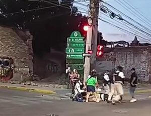 Indignación en Salamanca por agresión a agente de tránsito; también surgen críticas a vialidad Indignación en Salamanca por agresión a agente de tránsito; también surgen críticas a vialidad
