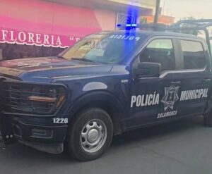 Atacan a policía municipal en Salamanca; patrulla que acudía al apoyo se accidenta Atacan a policía municipal en Salamanca; patrulla que acudía al apoyo se accidenta