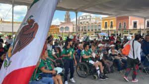 Irapuatenses viven la pasión mundialista y respaldan a México desde la Plaza Miguel Hidalgo Irapuatenses viven la pasión mundialista y respaldan a México desde la Plaza Miguel Hidalgo