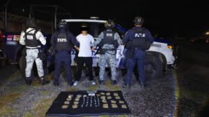 Aseguran más de 600 dosis de presunta droga y detienen a un hombre en la colonia UCOPI de Irapuato Aseguran más de 600 dosis de presunta droga y detienen a un hombre en la colonia UCOPI de Irapuato