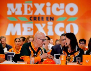 Dante Delgado levanta la mano de Alejandra Gutiérrez y manda mensaje rumbo a 2027 Dante Delgado levanta la mano de Alejandra Gutiérrez y manda mensaje rumbo a 2027