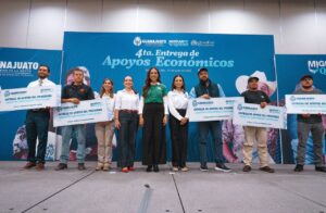 Entrega Gobierno estatal apoyos a migrantes deportados para impulsar nuevos negocios Entrega Gobierno estatal apoyos a migrantes deportados para impulsar nuevos negocios