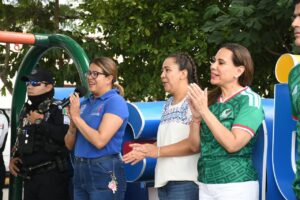 Vecinos de San Gabriel plantean necesidades a Lorena Alfaro durante encuentro ciudadano Vecinos de San Gabriel plantean necesidades a Lorena Alfaro durante encuentro ciudadano