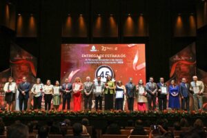 Guanajuato reconoce a más de 400 docentes y coloca a escuela estatal como mejor del mundo en formación de valores Guanajuato reconoce a más de 400 docentes y coloca a escuela estatal como mejor del mundo en formación de valores