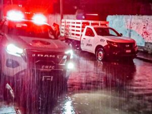 Intensas lluvias provocan severos encharcamientos, cierres viales y movilización de cuerpos de emergencia en Irapuato Intensas lluvias provocan severos encharcamientos, cierres viales y movilización de cuerpos de emergencia en Irapuato