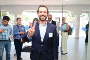 Valeria Alfaro, Rodolfo Gómez y Víctor Zanella formalizan su registro rumbo a 2027 Valeria Alfaro, Rodolfo Gómez y Víctor Zanella formalizan su registro rumbo a 2027