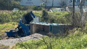 Muere mujer prensada tras accidente con tractocamión en el Libramiento Norte de Irapuato Muere mujer prensada tras accidente con tractocamión en el Libramiento Norte de Irapuato
