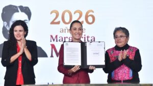 Sheinbaum firma decreto para ampliar la transparencia; enviará reforma al Congreso Sheinbaum firma decreto para ampliar la transparencia; enviará reforma al Congreso