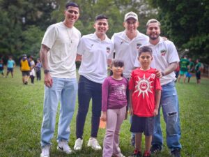 Club Deportivo Irapuato sorprende a Alumnos del Colegio del Bosque Club Deportivo Irapuato sorprende a Alumnos del Colegio del Bosque