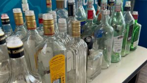 Canirac impulsa destrucción y reciclaje de botellas de alcohol en Guanajuato Canirac impulsa destrucción y reciclaje de botellas de alcohol en Guanajuato