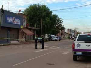 Policía Municipal abate a hombre que habría atacado a oficiales con machete y martillo en Irapuato Policía Municipal abate a hombre que habría atacado a oficiales con machete y martillo en Irapuato