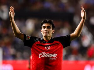 Doblete de Gilberto Mora para conseguir la victoria ante Pumas Doblete de Gilberto Mora para conseguir la victoria ante Pumas
