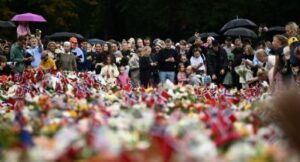 Noruega se viste de luto: Decenas de miles despiden al Rey Harald «V» con flores y mensajes Noruega se viste de luto: Decenas de miles despiden al Rey Harald «V» con flores y mensajes
