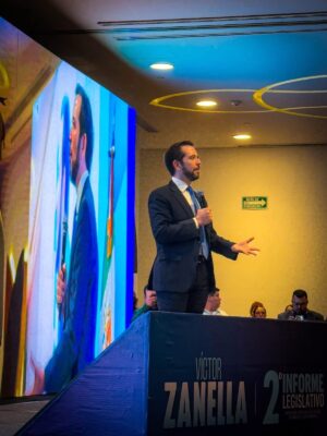 Víctor Zanella rinde segundo informe: presume avances legislativos y regulación de celulares en escuelas de Guanajuato Víctor Zanella rinde segundo informe: presume avances legislativos y regulación de celulares en escuelas de Guanajuato