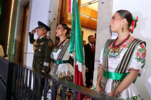 Miles de irapuatenses celebran el aniversario de la Independencia en el Centro Histórico Miles de irapuatenses celebran el aniversario de la Independencia en el Centro Histórico
