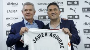 «La gente está cansada de mensajes, el plan inmediato es ganar»: Javier Aguirre es presentado con el Valencia «La gente está cansada de mensajes, el plan inmediato es ganar»: Javier Aguirre es presentado con el Valencia