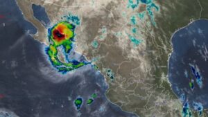 «Polo» pierde fuerza tras tocar tierra: se dirige a Sonora como huracán categoría 1 «Polo» pierde fuerza tras tocar tierra: se dirige a Sonora como huracán categoría 1
