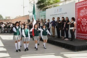 Llevan acciones de prevención y civismo a secundaria de Irapuato Llevan acciones de prevención y civismo a secundaria de Irapuato
