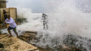 Suspenden clases en 30 municipios de Jalisco ante pronóstico de fuertes lluvias por “Rachel” Suspenden clases en 30 municipios de Jalisco ante pronóstico de fuertes lluvias por “Rachel”