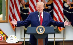 Aprobación de Trump cae 33%, su nivel más bajo, a dos semanas de las elecciones intermedias Aprobación de Trump cae 33%, su nivel más bajo, a dos semanas de las elecciones intermedias