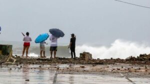 «Rachel» se intensifica a huracán categoría 2 y avanza en las costas del Pacífico; dejará lluvias fuertes en cuatro estados «Rachel» se intensifica a huracán categoría 2 y avanza en las costas del Pacífico; dejará lluvias fuertes en cuatro estados