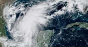 Huracán “Isaías” mantiene su trayectoria rumbo a las costas de EU; ordenan evacuaciones y cierran escuelas Huracán “Isaías” mantiene su trayectoria rumbo a las costas de EU; ordenan evacuaciones y cierran escuelas
