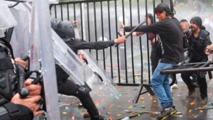 Liberan a 12 de las 39 personas detenidas tras protesta por agua contaminada en Guadalajara Liberan a 12 de las 39 personas detenidas tras protesta por agua contaminada en Guadalajara