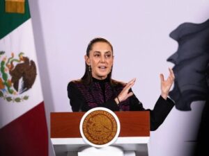 Sheinbaum afirma que el exfiscal César Jáuregui es investigado por otros casos no relacionados con traición a la patria Sheinbaum afirma que el exfiscal César Jáuregui es investigado por otros casos no relacionados con traición a la patria