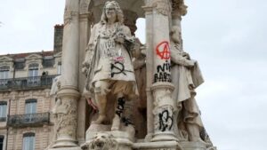 Francia se encamina a una segunda noche de toque de queda tras oleada de Violencia Francia se encamina a una segunda noche de toque de queda tras oleada de Violencia