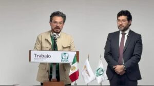 IMSS eleva a 8% su oferta salarial a casi dos semanas de protestas; trabajadores mantienen su exigencia de 10% IMSS eleva a 8% su oferta salarial a casi dos semanas de protestas; trabajadores mantienen su exigencia de 10%