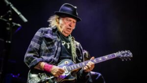 Neil Young demanda a campaña de Trump y exige 10 millones de dólares por usar su música Neil Young demanda a campaña de Trump y exige 10 millones de dólares por usar su música