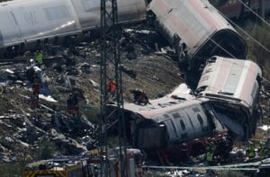 TRAGEDIA EN ESPAÑA: choque entre dos trenes deja al menos 68 muertos TRAGEDIA EN ESPAÑA: choque entre dos trenes deja al menos 68 muertos