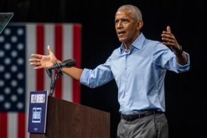 Obama se burla nuevamente de Trump y afirma que «movilizo a su gobierno» para responder a una broma Obama se burla nuevamente de Trump y afirma que «movilizo a su gobierno» para responder a una broma