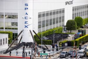 Elon Musk promete regalar una acción de SPACE X a cada niño estadounidense Elon Musk promete regalar una acción de SPACE X a cada niño estadounidense